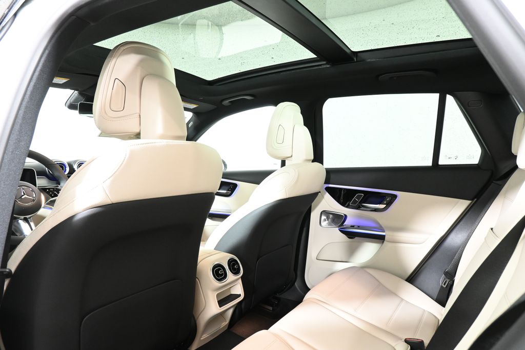 2025 Mercedes-Benz GLC 300 23