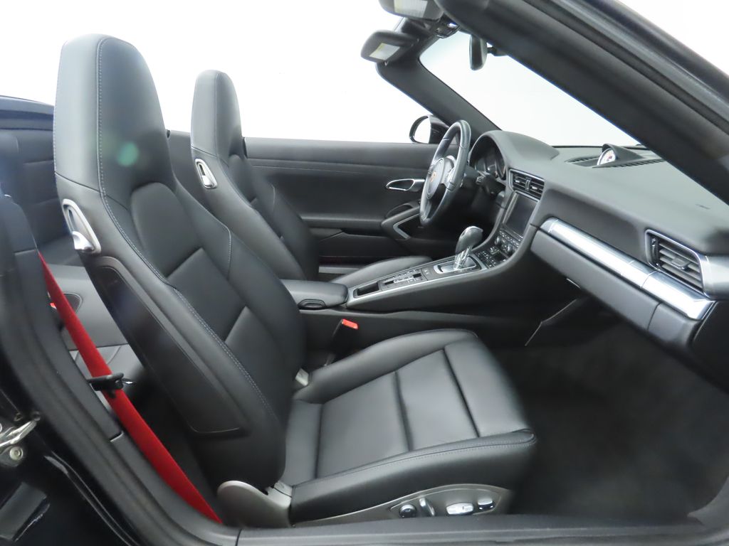 2014 Porsche 911 Carrera 4S 28