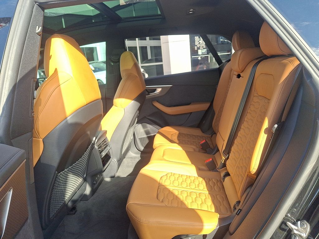 Thumbnail: 2025 Audi RS Q8 - 10