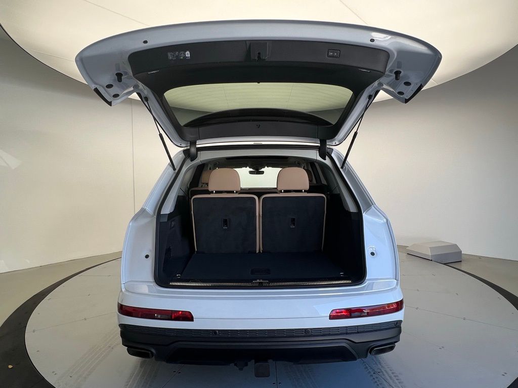 Thumbnail: 2026 Audi Q7 - 5