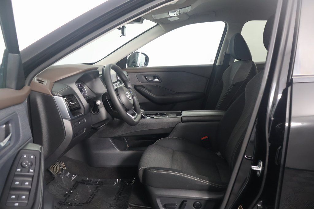 2022 Nissan Rogue SV 10