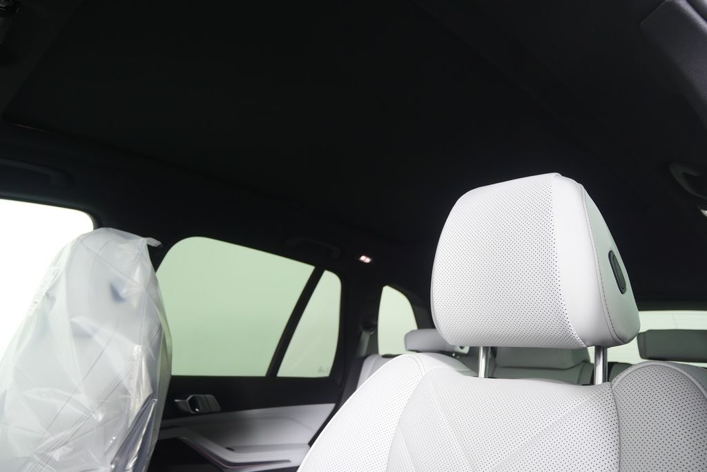 Thumbnail: 2026 BMW X5 - 11