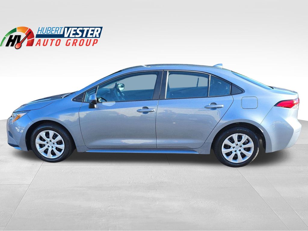 2025 Toyota Corolla LE's photo