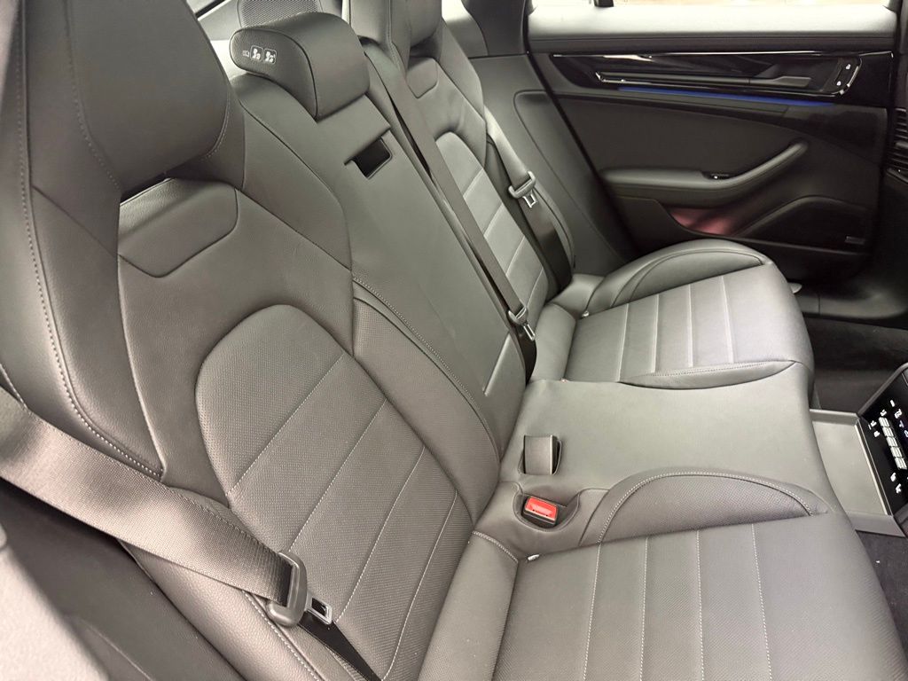 Thumbnail: 2026 Porsche Panamera - 30