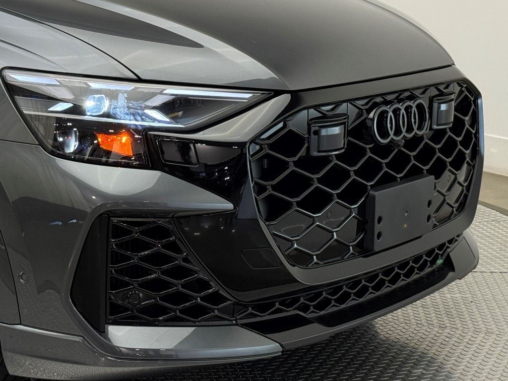Thumbnail: 2025 Audi RS Q8 - 4