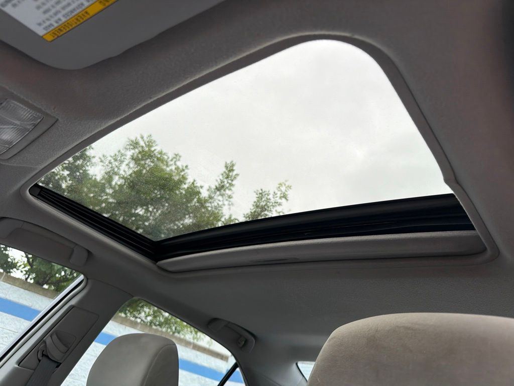 Thumbnail: 2011 Toyota Camry - 11