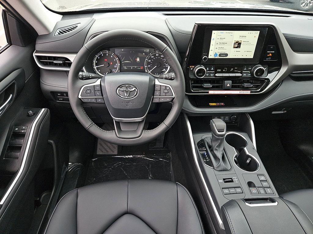 Thumbnail: 2026 Toyota Highlander - 8