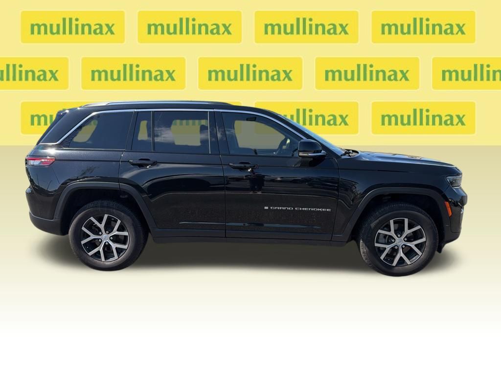 2023 Diamond Black Crystal Pearlcoat Jeep Grand Cherokee Limited RWD SUV