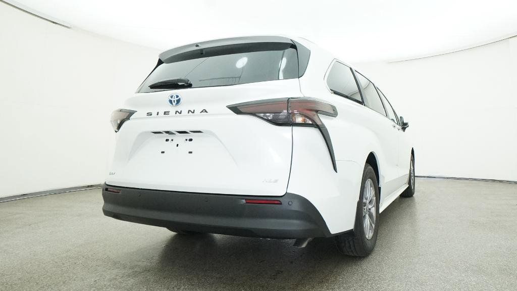 Thumbnail: 2025 Toyota Sienna - 3