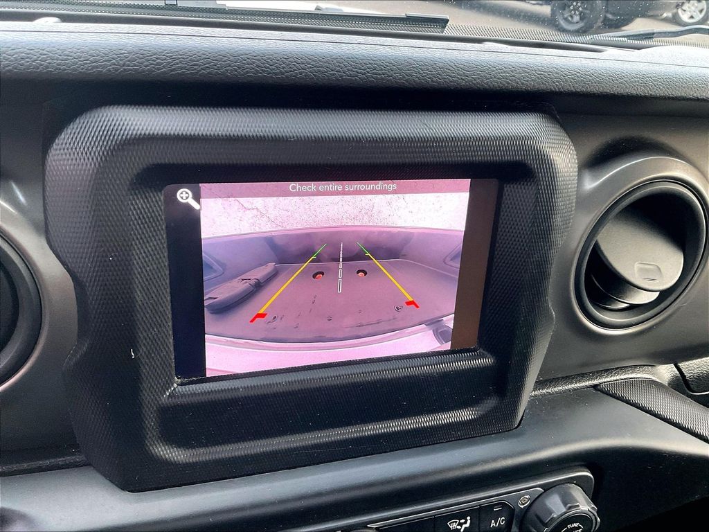2022 Jeep Gladiator — photo 16