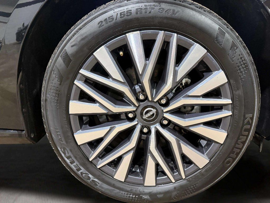 Certified Used 2025 Super Black Nissan 2.5 SV image 31