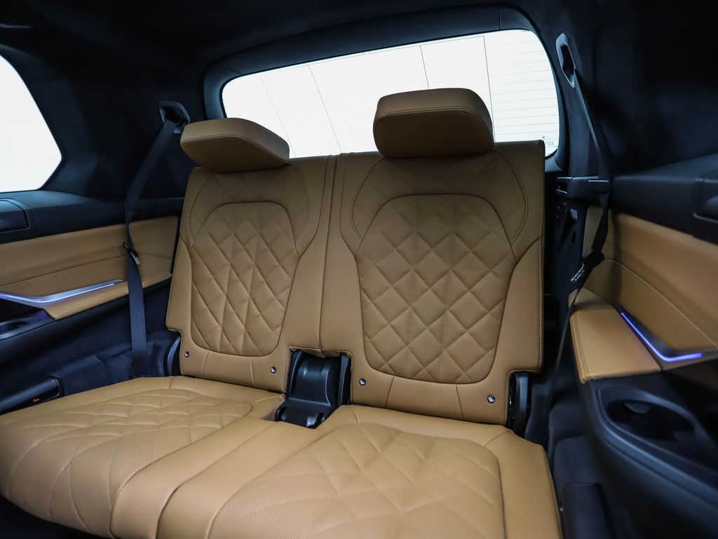 Thumbnail: 2026 BMW X7 - 23