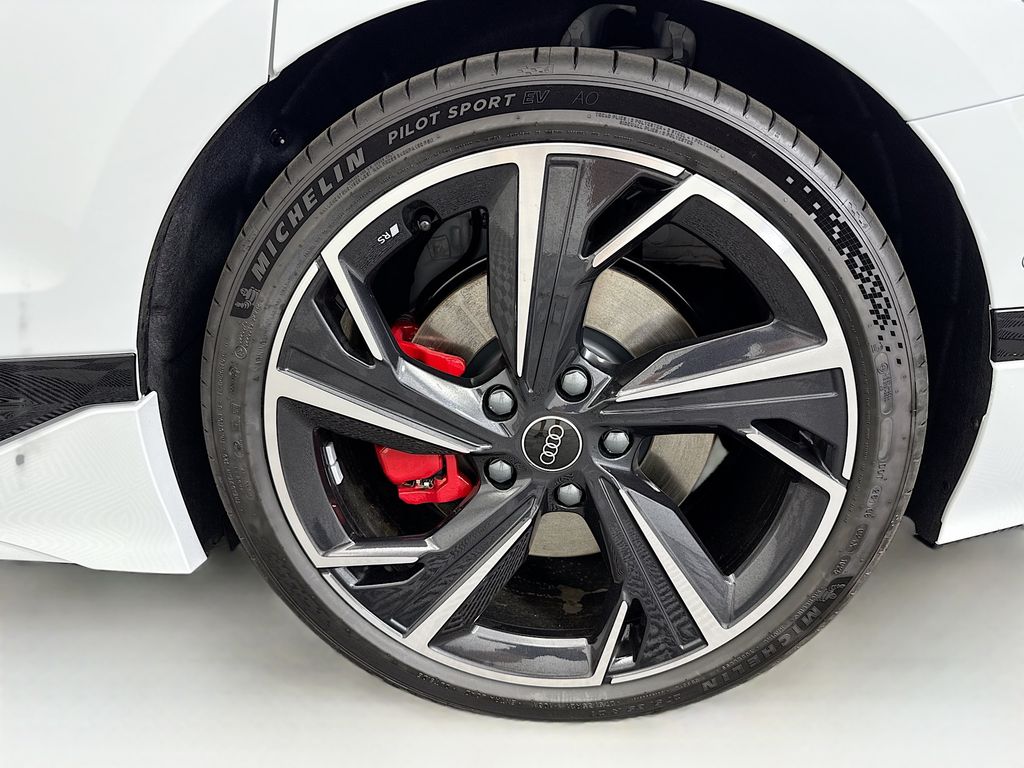 Thumbnail: 2025 Audi S6 - 31