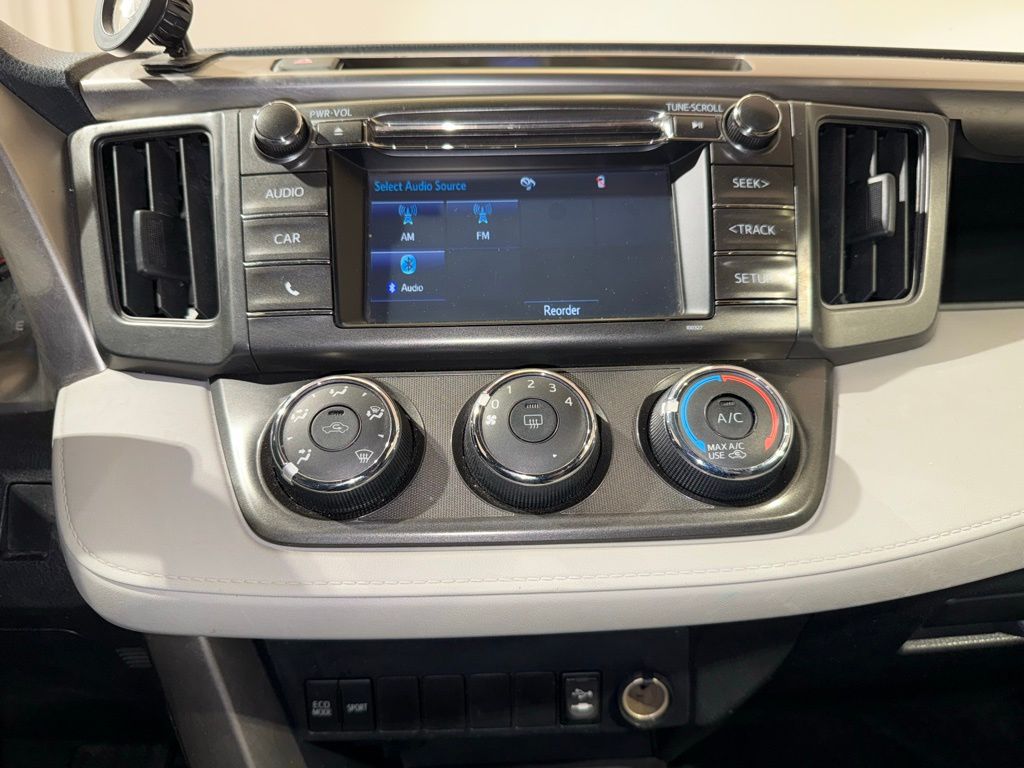 Thumbnail: 2015 Toyota RAV4 - 25