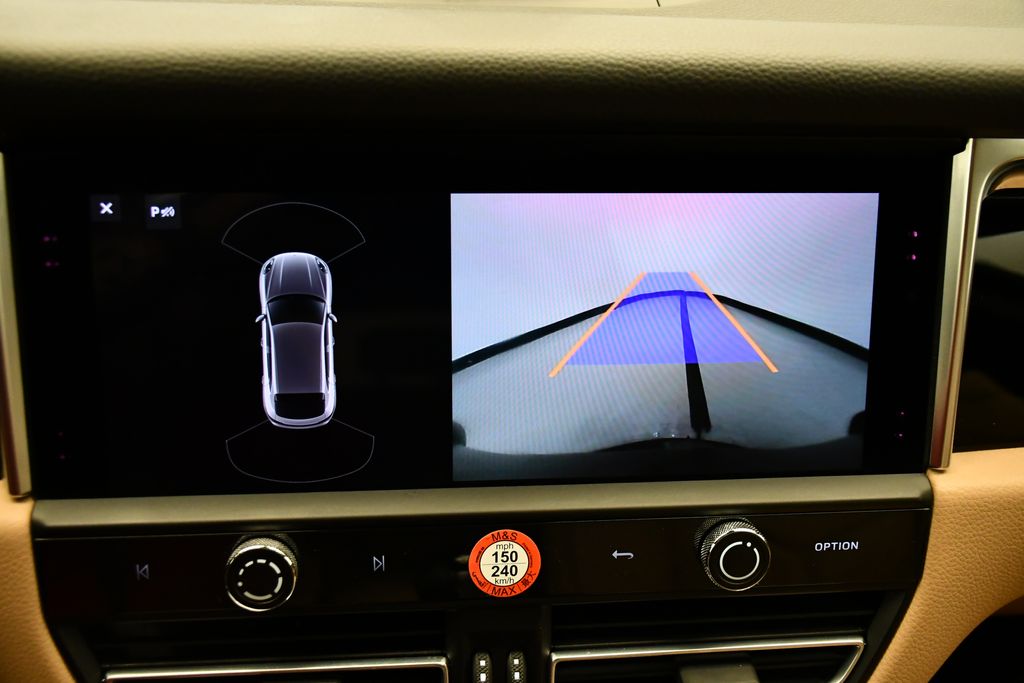 Thumbnail: 2022 Porsche Macan - 32