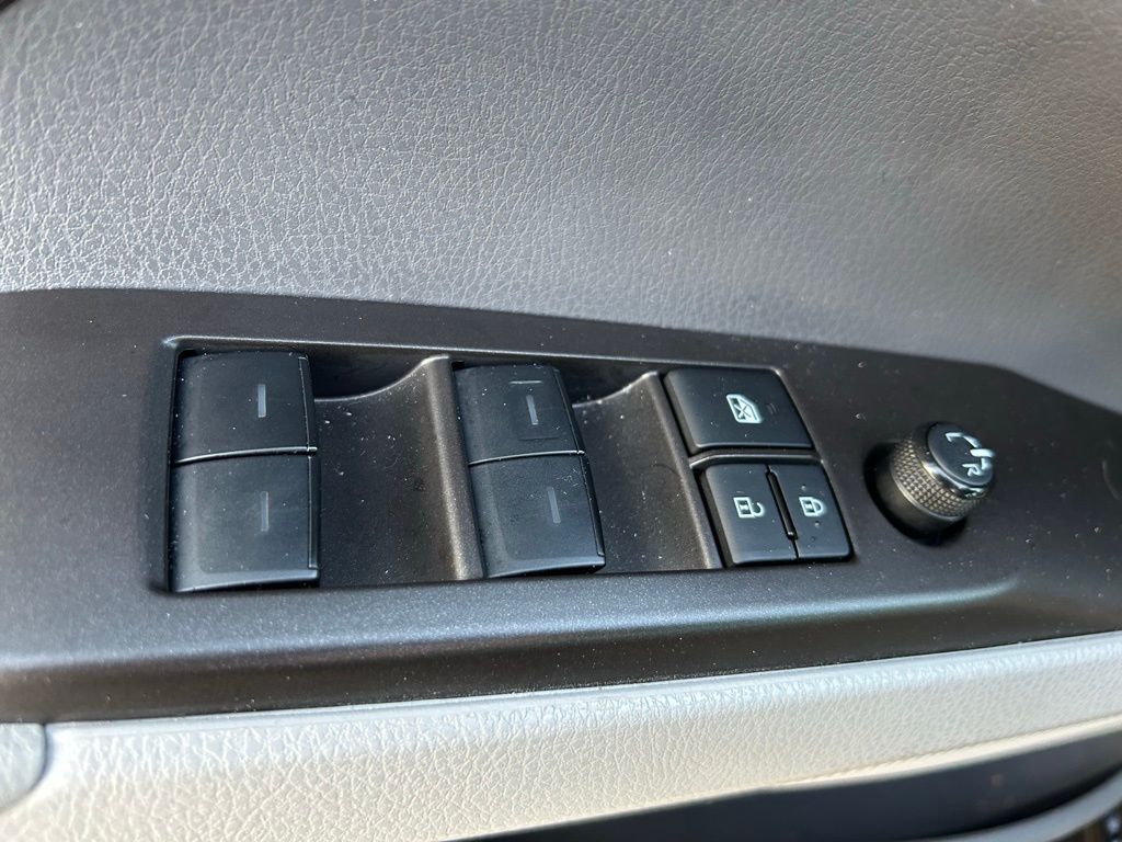 2024 Toyota Camry SE 16