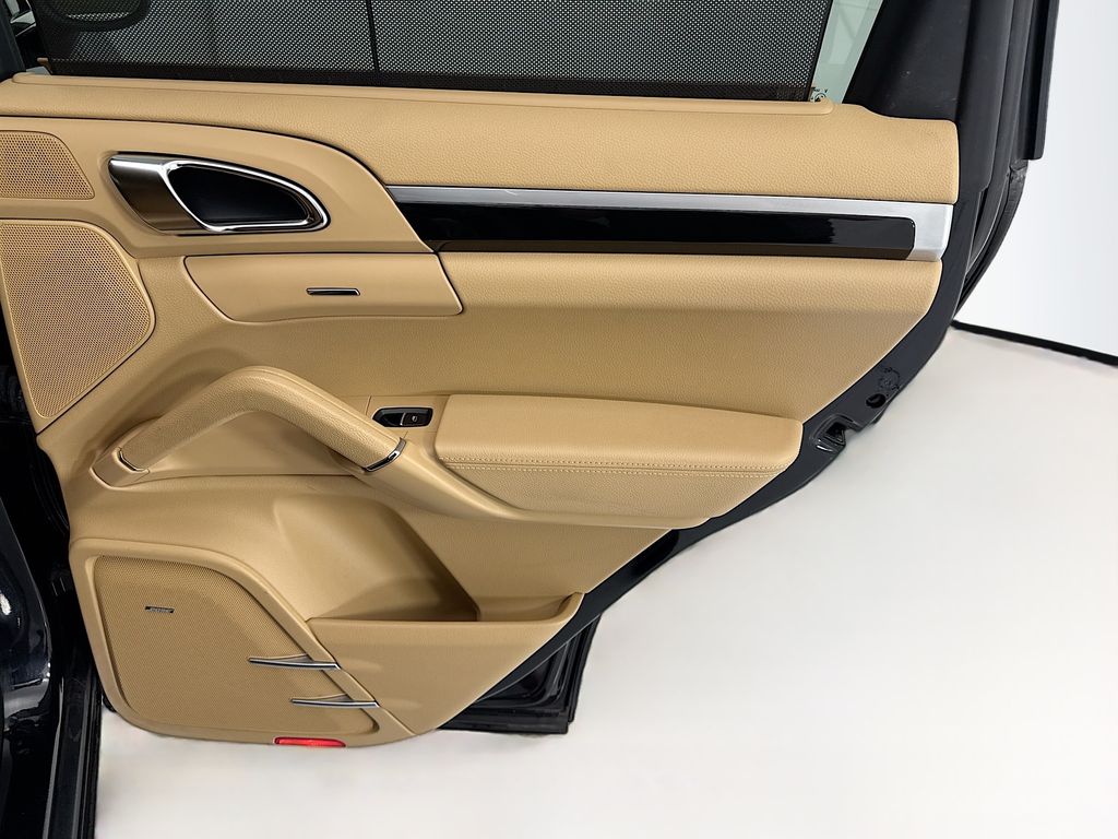 Thumbnail: 2014 Porsche Cayenne - 26