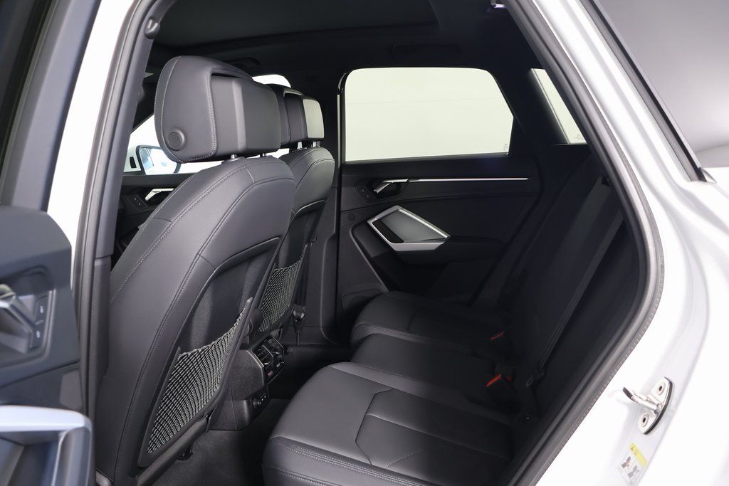 Thumbnail: 2024 Audi Q3 - 11