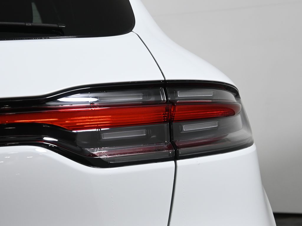 Thumbnail: 2026 Porsche Macan - 13