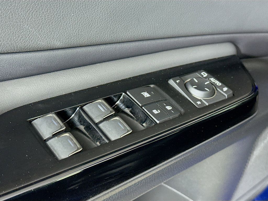 Thumbnail: 2022 Lexus ES - 18