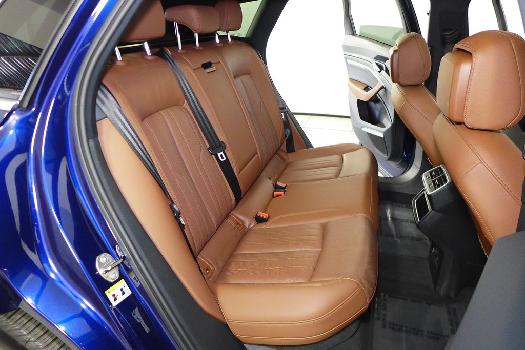 Thumbnail: 2022 Audi e-tron - 20