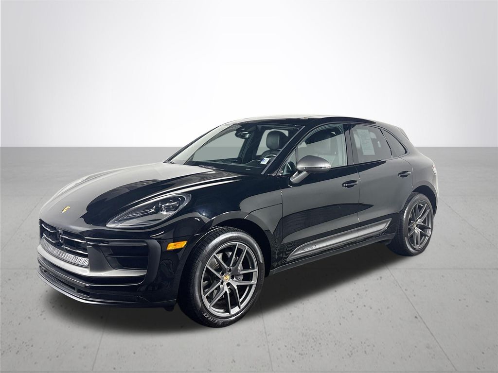 2024 Porsche Macan T photo 2