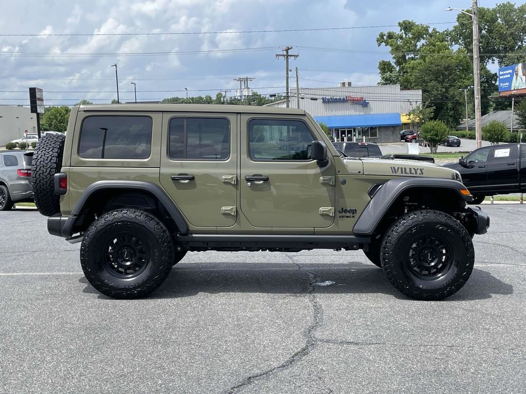 2025 Jeep Wrangler 4-Door Willys - Photo 9