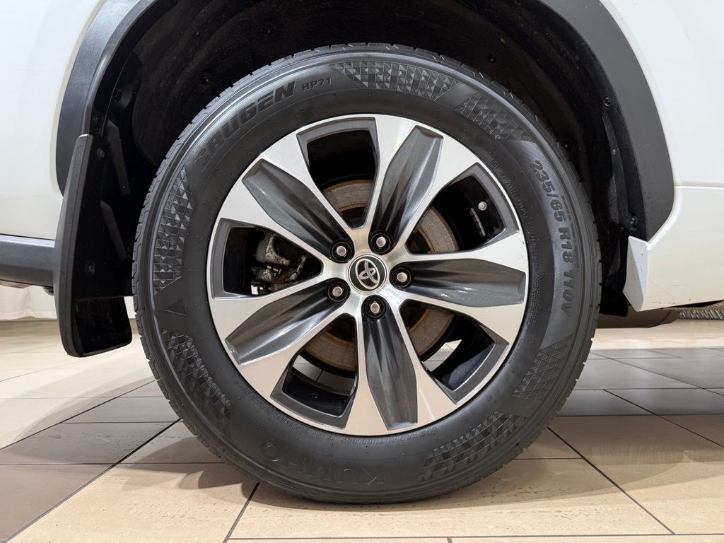 Thumbnail: 2023 Toyota Highlander - 9