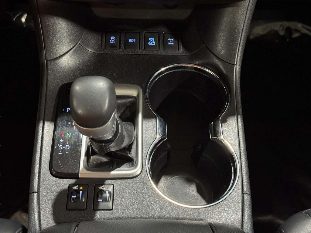 Used 2015 Silver Sky Metallic Toyota XLE V6 image 17