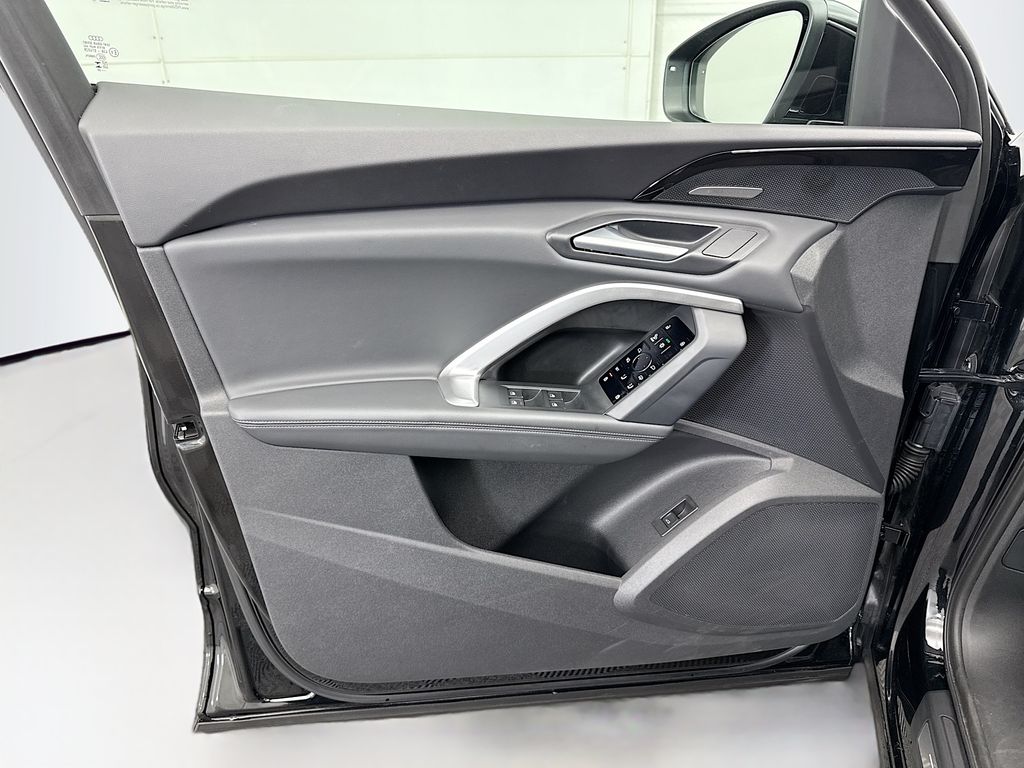 Thumbnail: 2025 Audi Q5 - 23