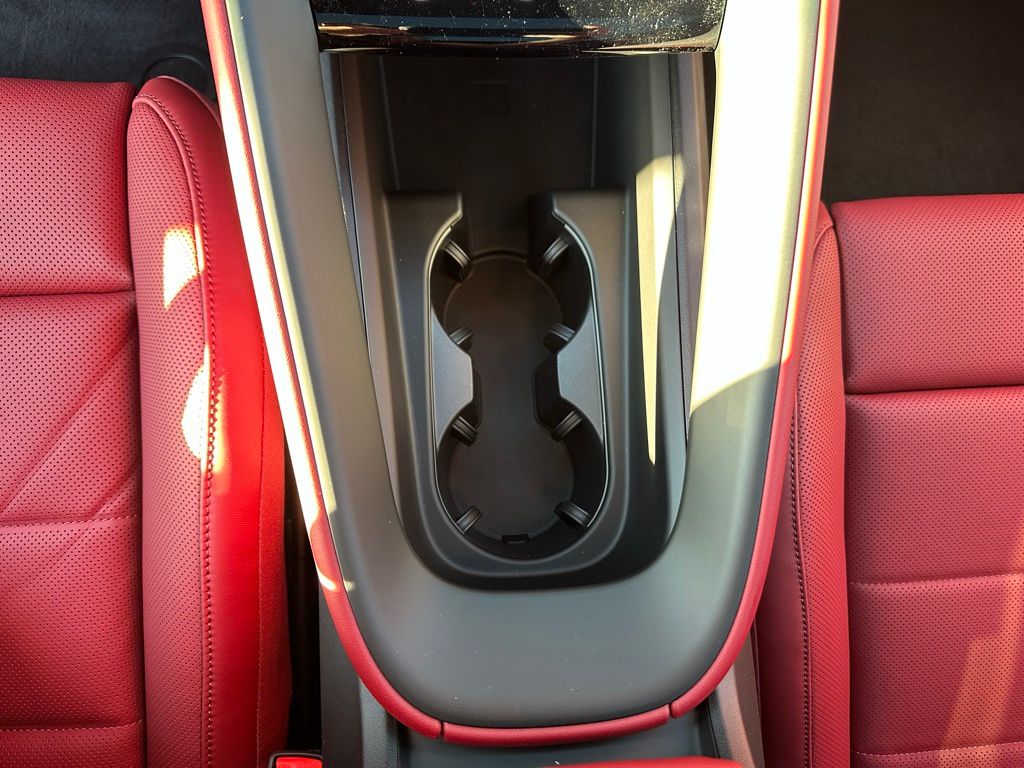 Thumbnail: 2025 Porsche Macan - 26