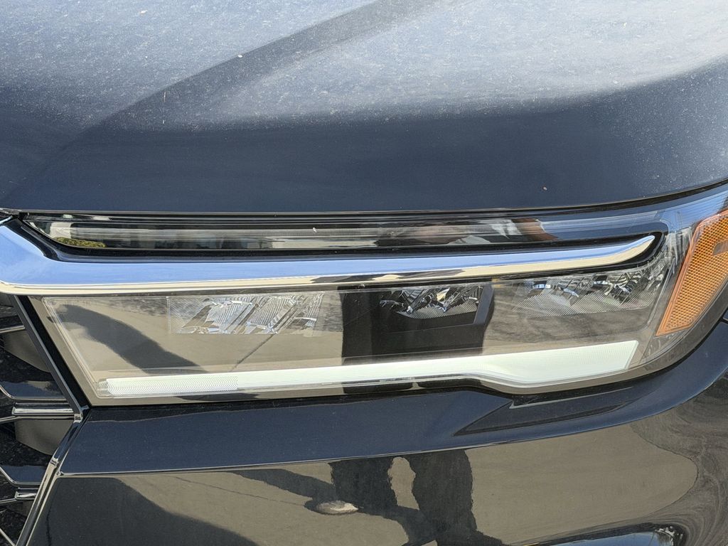 new 2025 Honda Pilot car, priced at $50,875