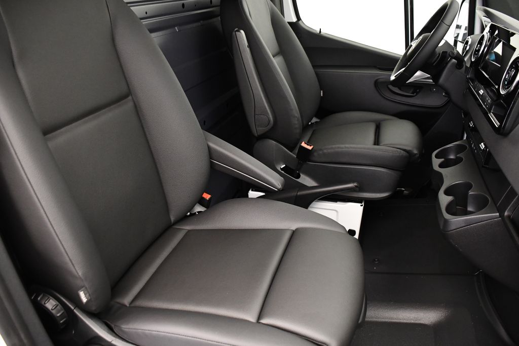 Thumbnail: 2025 Mercedes-Benz Sprinter - 32