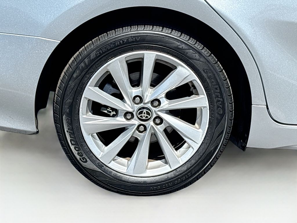 Thumbnail: 2023 Toyota Camry - 32