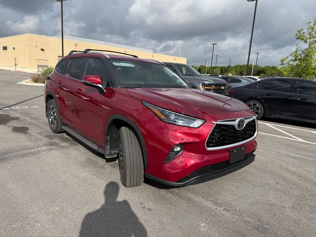 Thumbnail: 2023 Toyota Highlander - 3
