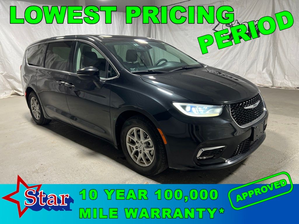 Brilliant Black Crystal Pearlcoat 2023 Chrysler Pacifica Minivan Front-Wheel Drive 9-Speed Automatic