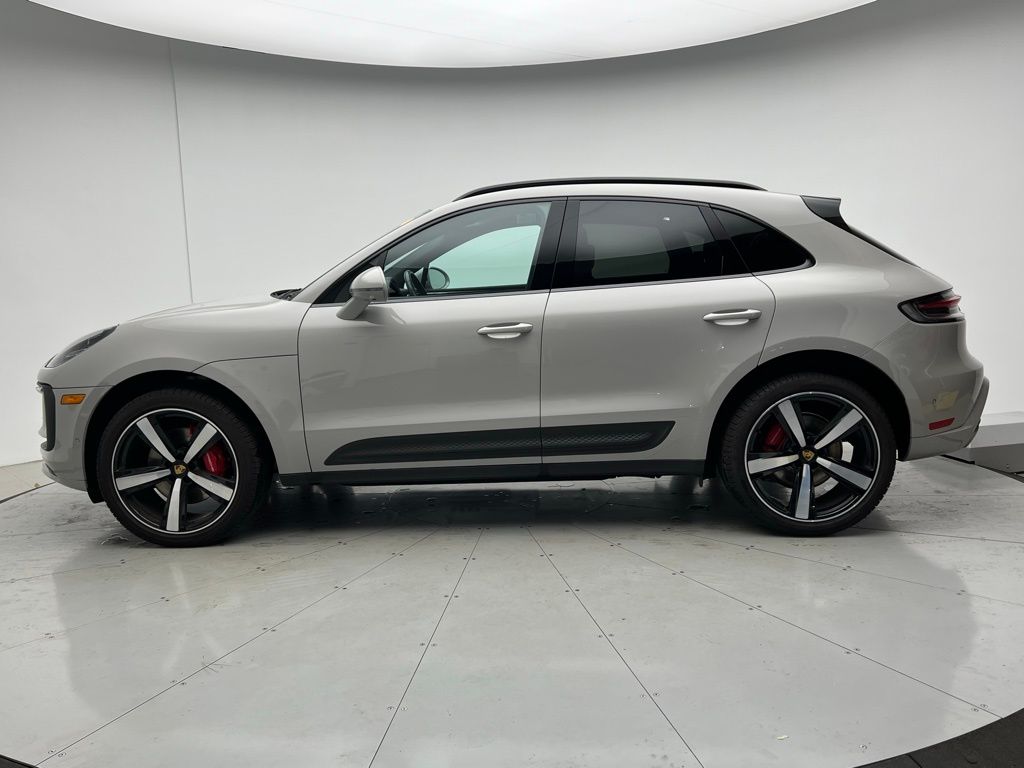 Thumbnail: 2023 Porsche Macan - 2