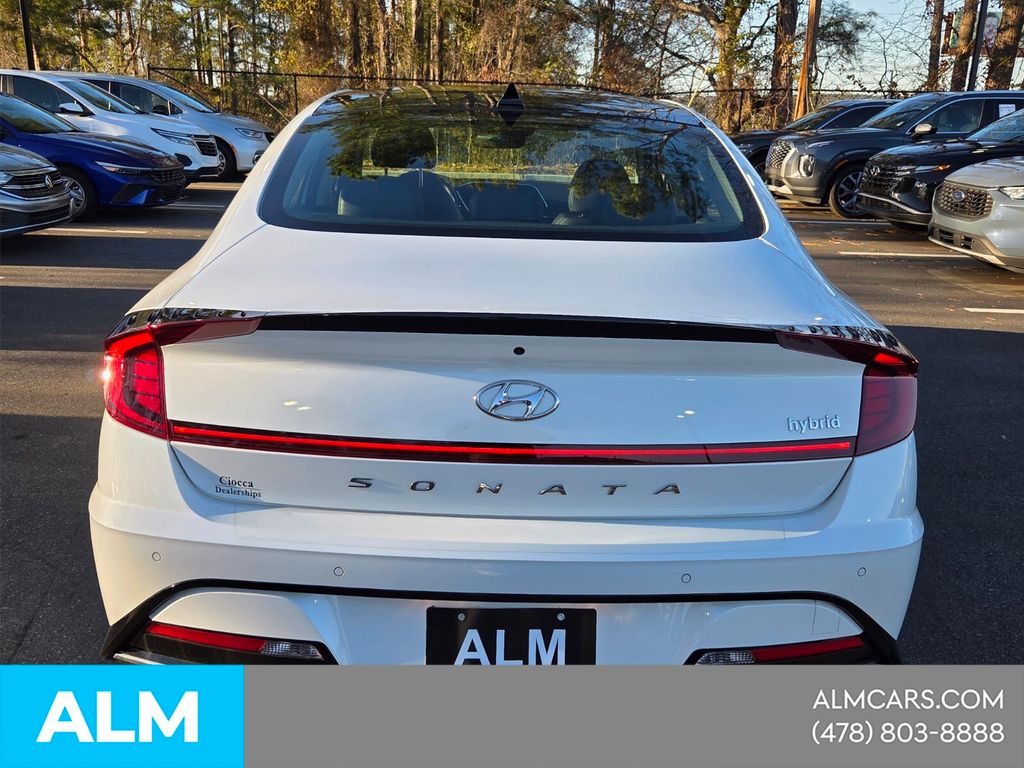 Used 2022 White Hyundai Limited image 5