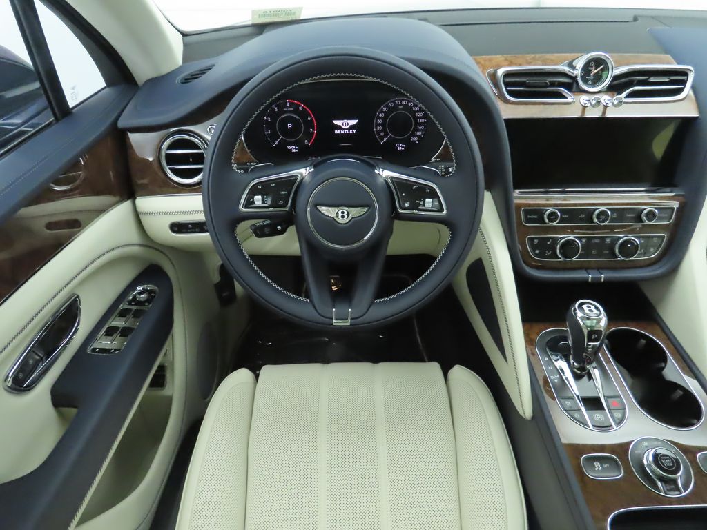 2025 Bentley Bentayga  11