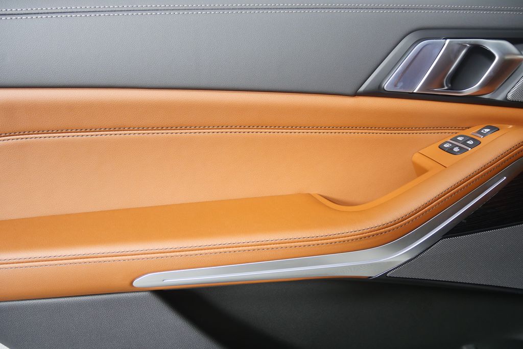 Thumbnail: 2026 BMW X7 - 14