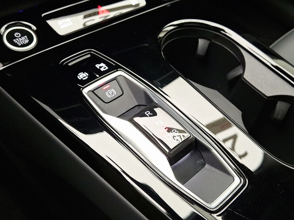 Thumbnail: 2025 Audi e-tron S - 15