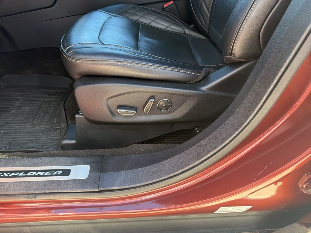 2018 Ford Explorer Platinum Red at Autostrade