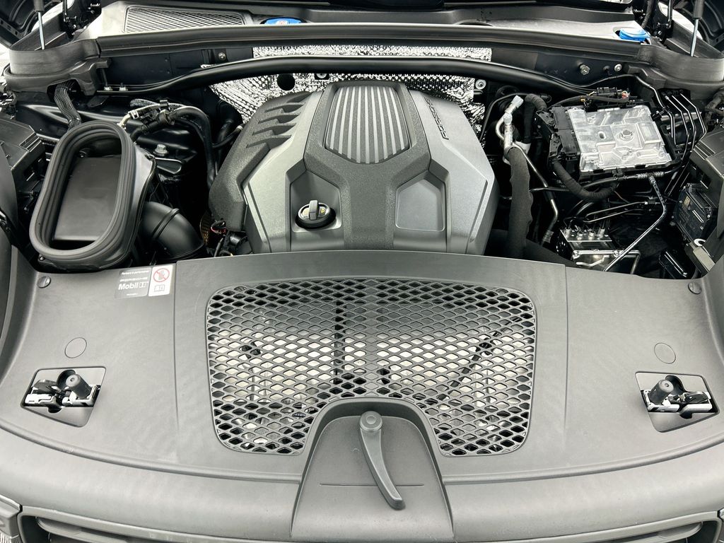 Thumbnail: 2026 Porsche Macan - 30