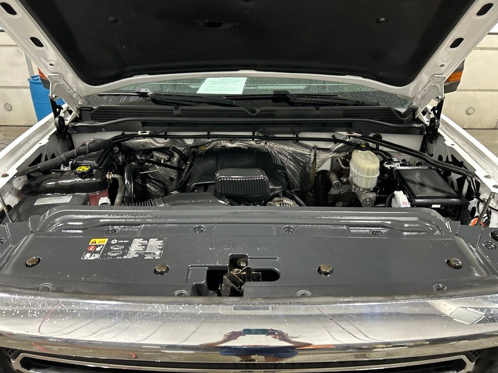 Used 2015 White GMC SLE image 9