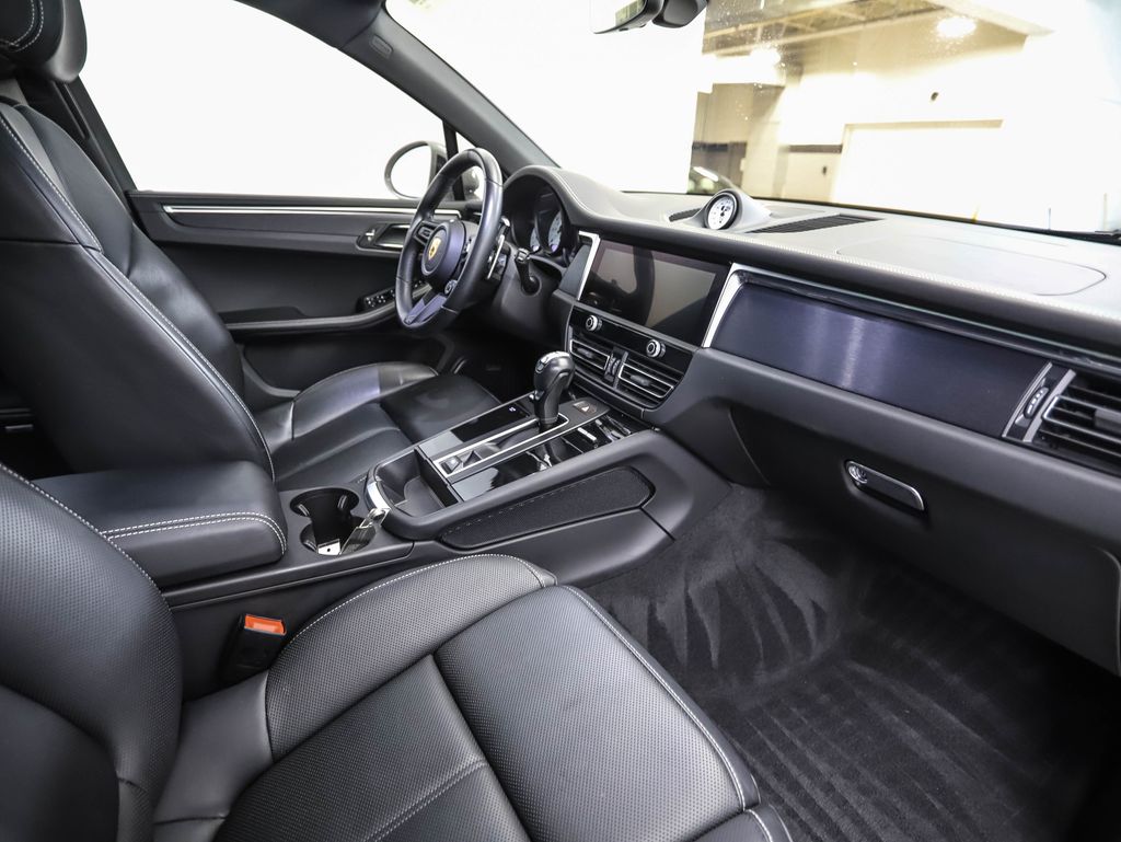 Thumbnail: 2023 Porsche Macan - 28