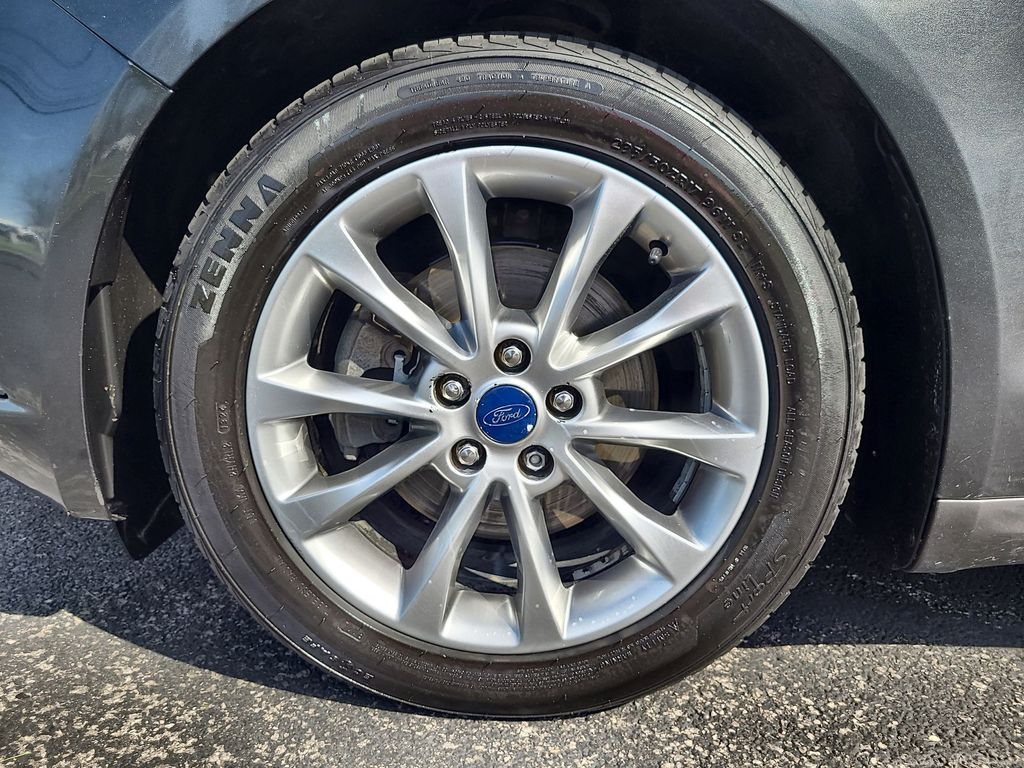 2017 Ford Fusion SE 10