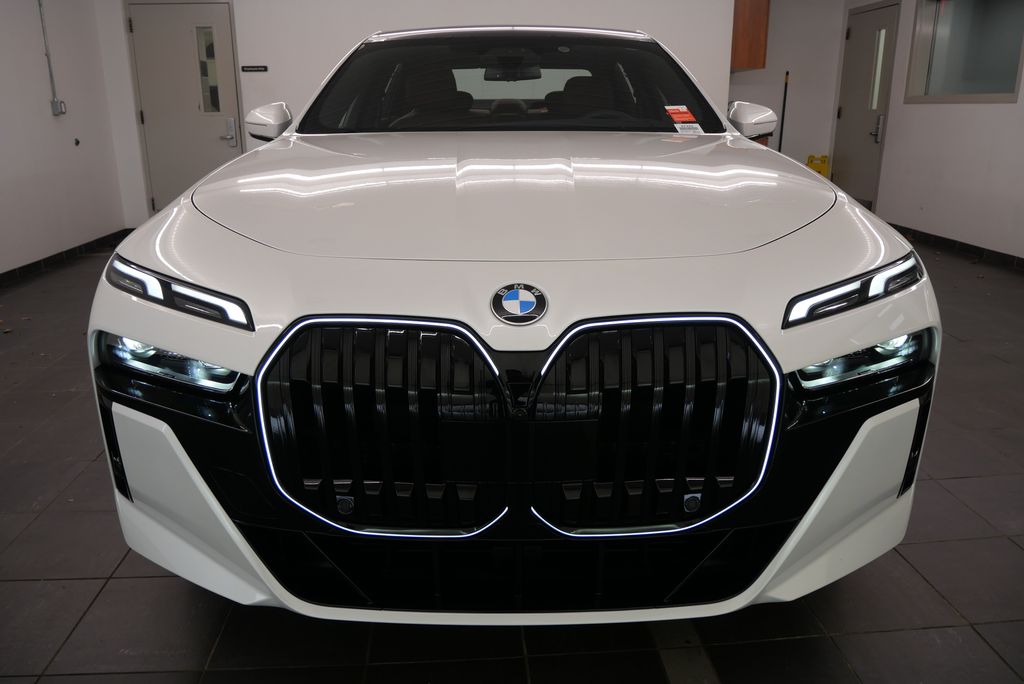 2025 BMW 7 Series 760i xDrive 9