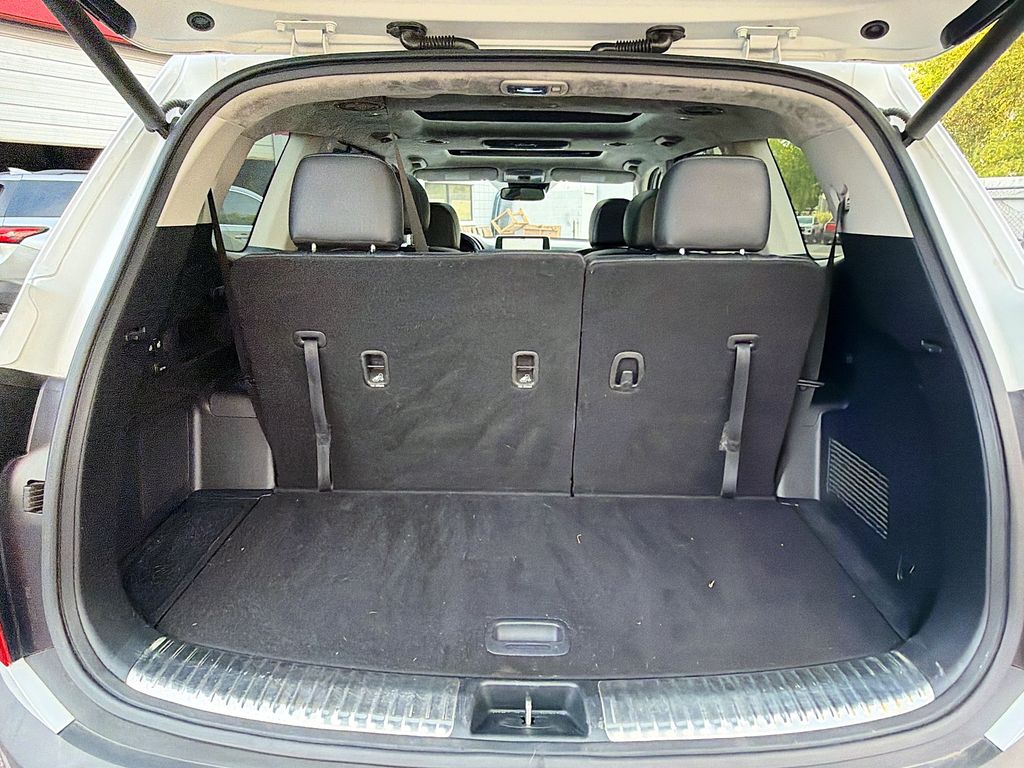 Used 2021 White Kia SX image 27