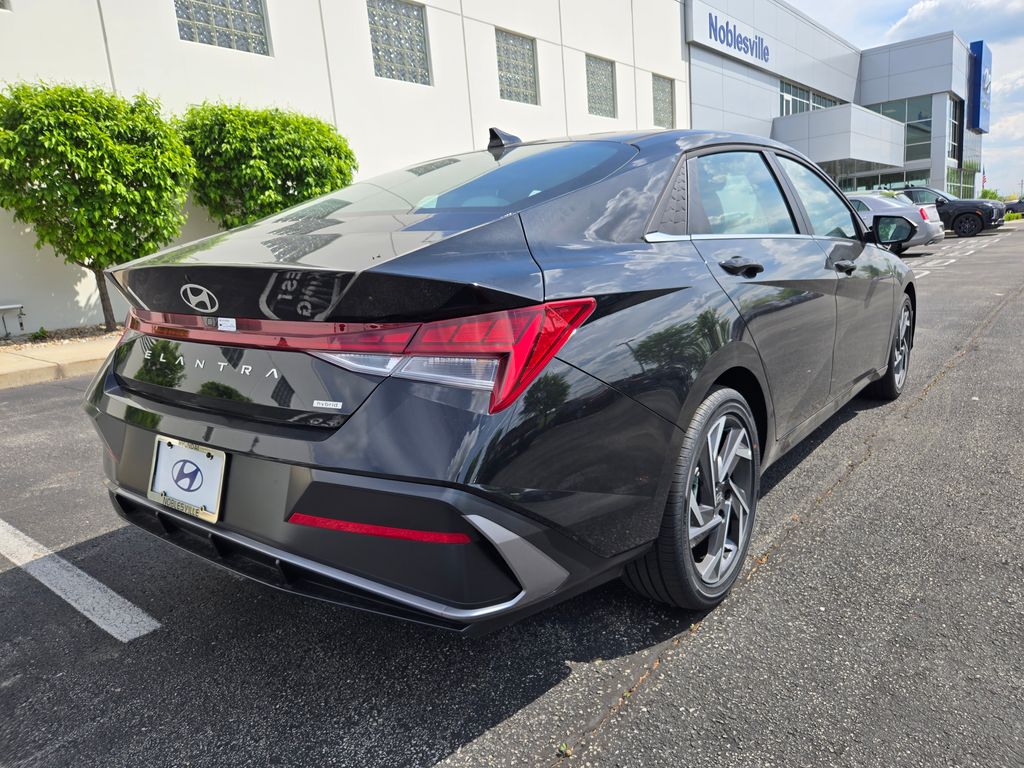 2025 Hyundai Elantra Limited Edition 4