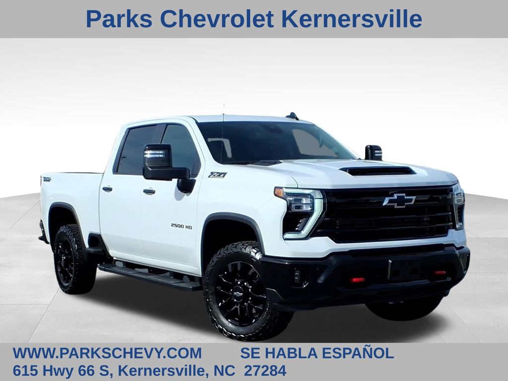 Summit White 2026 Chevrolet Silverado 2500HD LT Crew Cab 4WD Pickup Truck Four-Wheel Drive Automatic